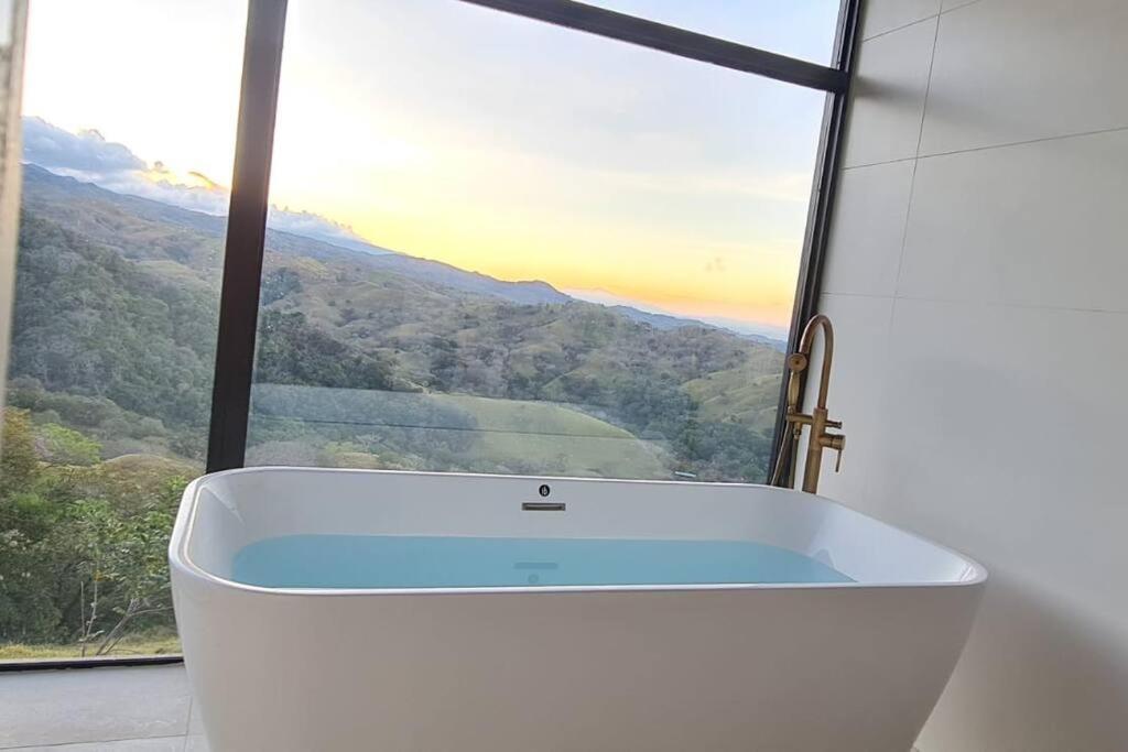 Goldenview+ Aire Acondicionado+jacuzzi